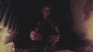 Кадр из эпизода Культ